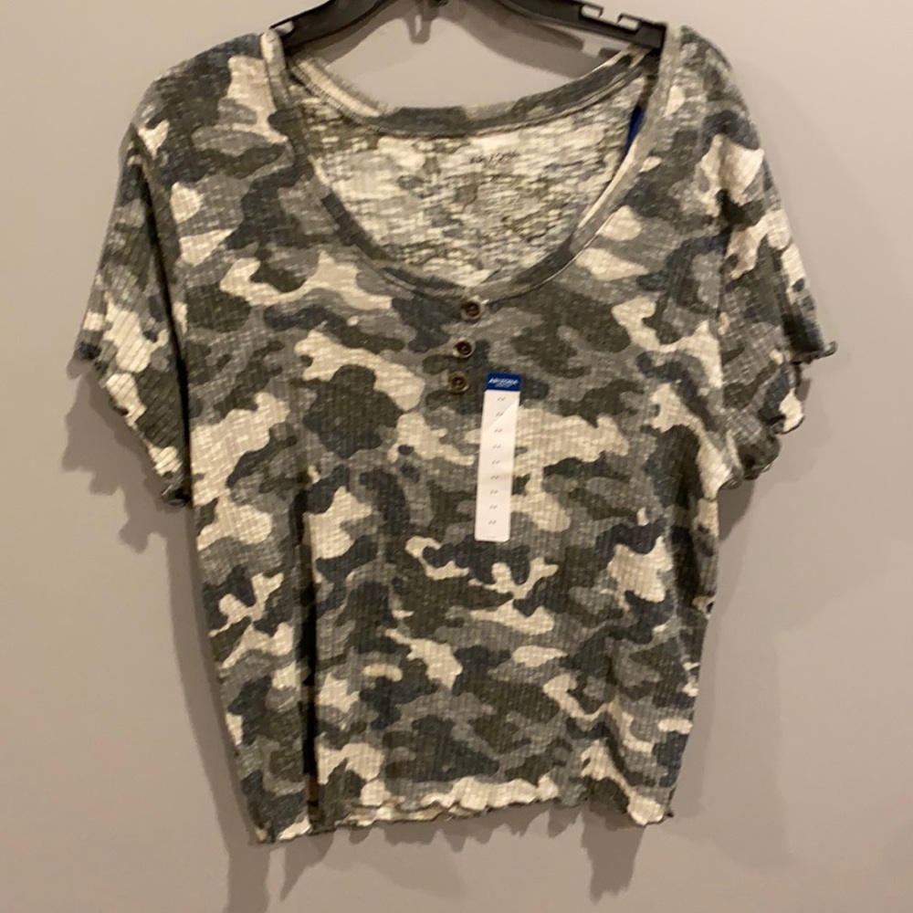 Camo T-shirt *JUNIORS PLUS*